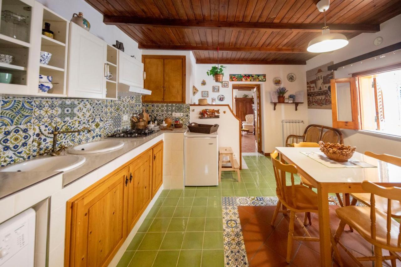 Familyholidays La Finestra Di Fronte Cefalu Luaran gambar
