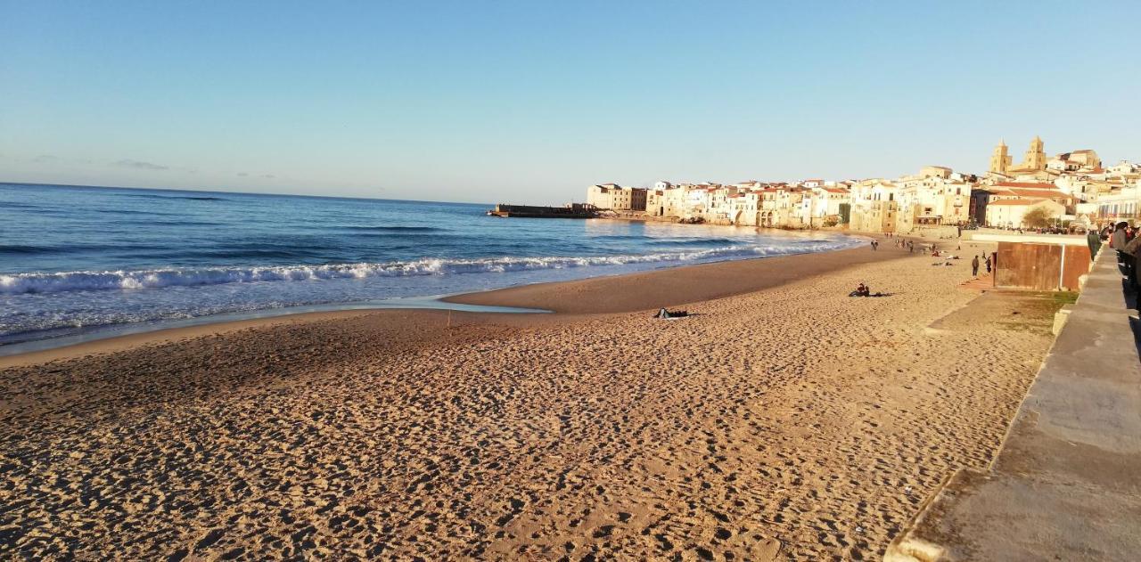 Familyholidays La Finestra Di Fronte Cefalu Luaran gambar