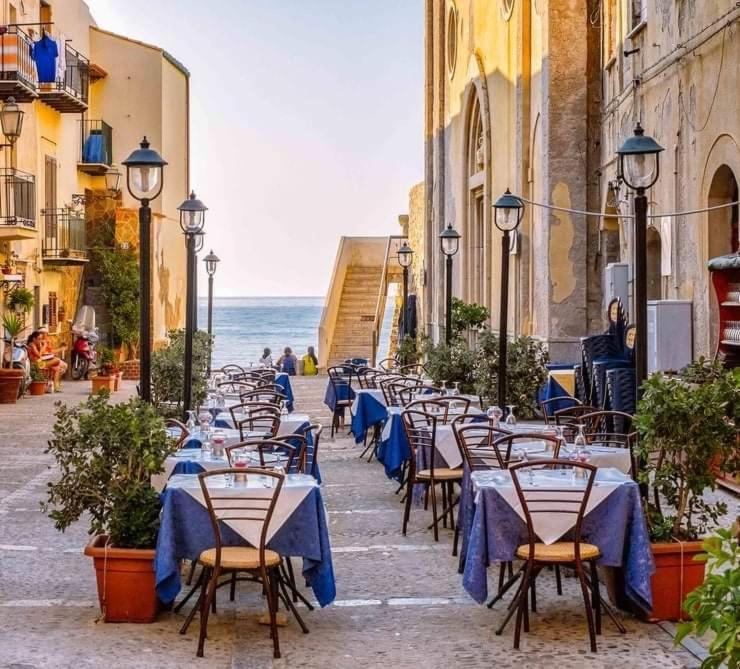 Familyholidays La Finestra Di Fronte Cefalu Luaran gambar